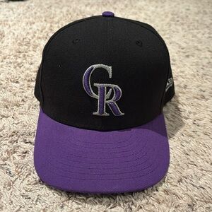 Basically brand new, barely worn Colorado Rockies fitted hat Size 7 1/4